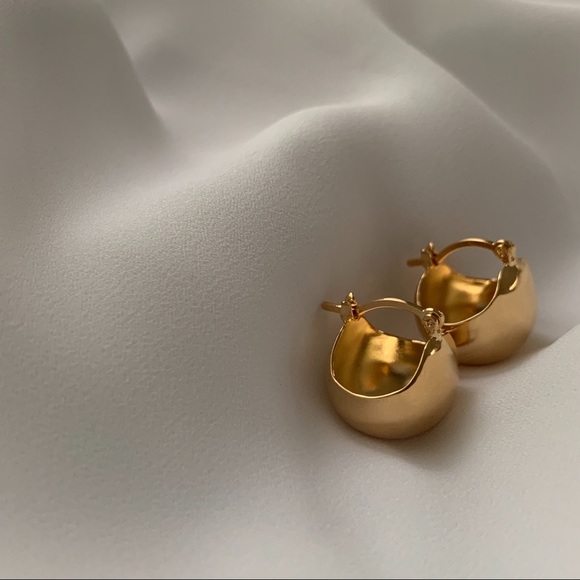 Madison Hoops | 18k Gold Filled - Picture 7 of 10